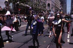 Sisters saluant la foule juin 1983-J-B-CARHAIX