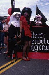 Entrée de Castro Street Fair-angle de Market Street-Bannière des Sisters-récolte de fonds août 1982-3-J-B-CARHAIX
