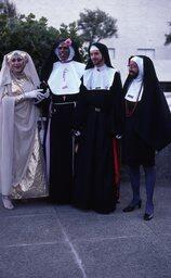 4 sisters 1 ère messe en souvenir des victimes du sida juin 1983-1-J-B-CARHAIX