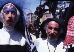 Reverend Mother & Sister Krishna Kosher août 1981-J-B-CARHAIX